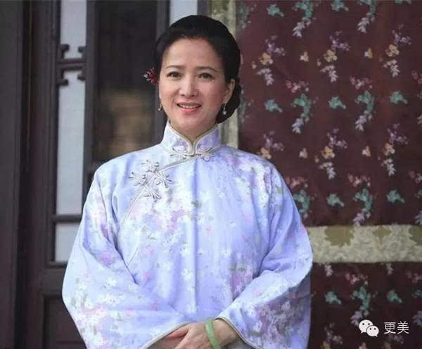 在2011年的《大宅门1912》里扮演女主角杨九红.