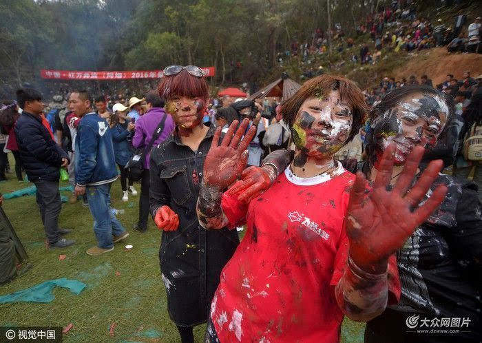 祭火节意味着污秽邪魔已被火烧尽"火神"会保佑来年收成有余,人寿年丰