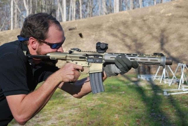 铁汉浪漫no203蜜獾aac蜜獾式pdw突击步枪是专门为特种部队研究武器