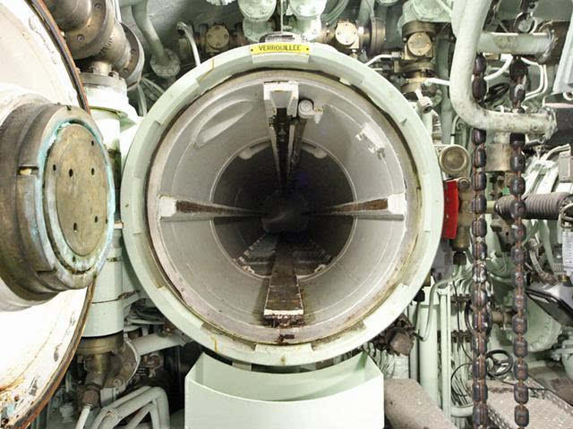 鱼雷发射管的内部