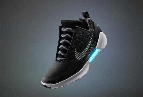 耐克黑科技:全球首款自动系带运动鞋登场!《回到未来》成真!