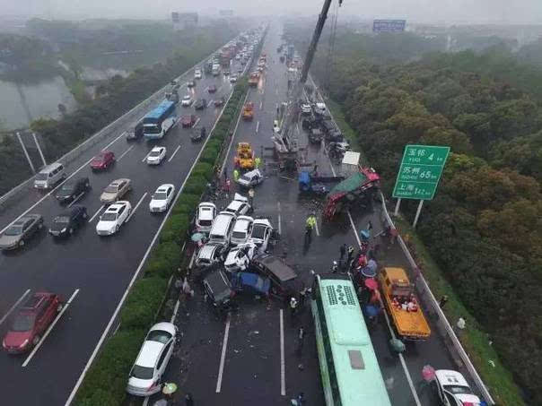 沪宁高速56辆车追尾已致3死 事故原因确定-搜狐