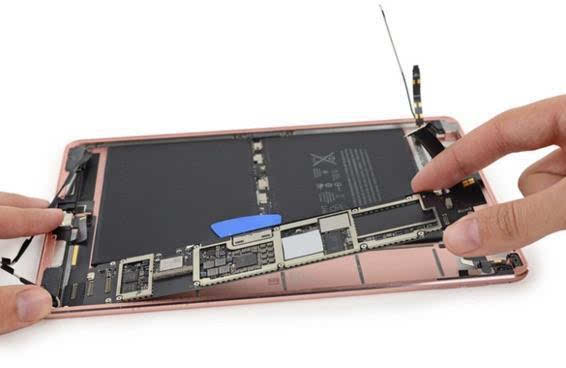 9.7英寸iPad Pro大量使用胶水 几乎无法维修