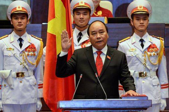 解局:越南国家领导人为何提前换届?