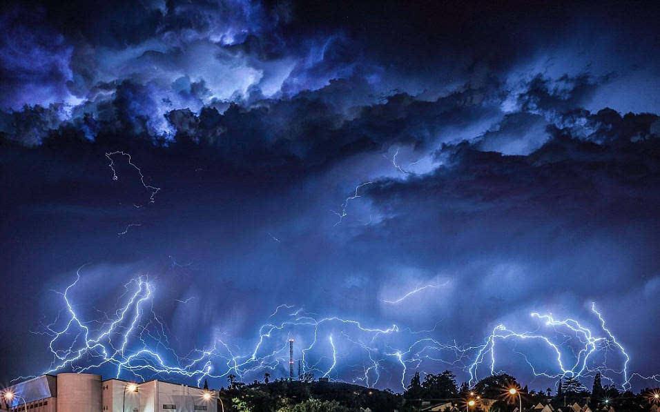 雷雨图片