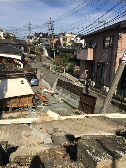 日本地震现场:大桥消失火山冒烟