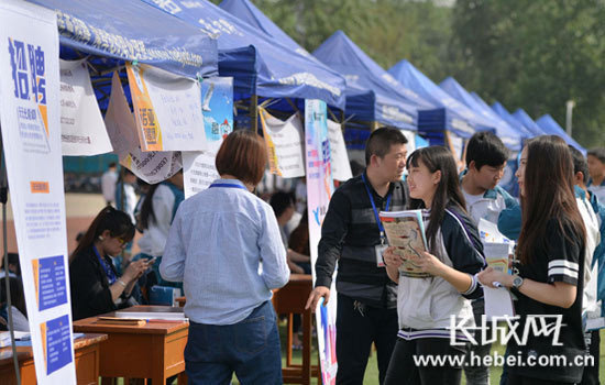 招聘会石家庄_石家庄3月2日开展最大招聘会招聘应聘人员爆棚(3)