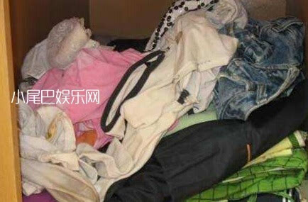 来不及穿内衣_美女只穿内衣