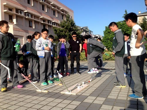 茅盾实验小学举办学生纸火箭巧手制作比赛