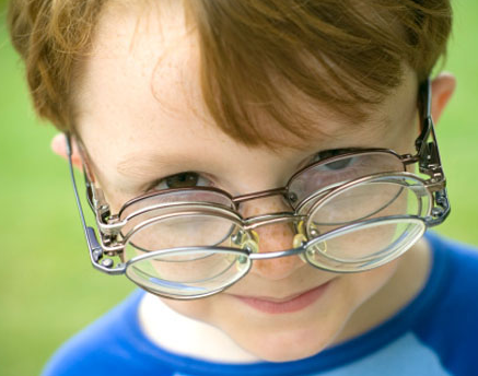 孩子近视眼怎么办? 误区:不戴眼镜可以恢复视力