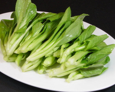 小白菜就是我们日常所见的油白菜,又称为青菜.