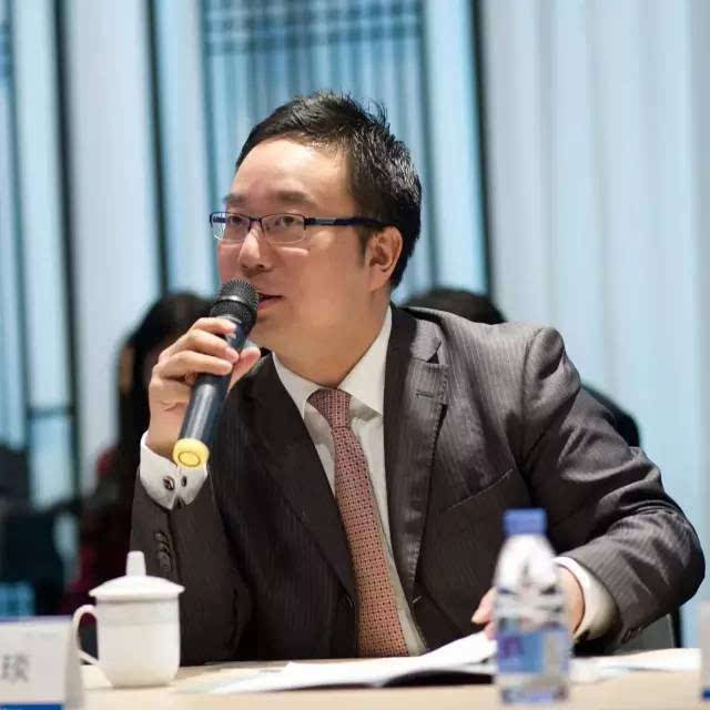 吕琰融孚律师事务所高级合伙人,上海市律师协会副会长