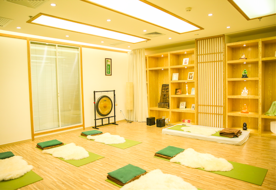 中型教室40平米,可容纳10-20人的会议以及10人以内的瑜伽.