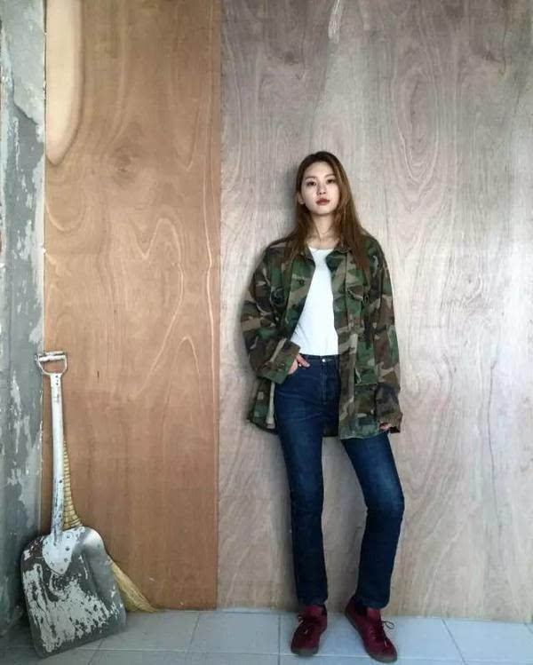 金珍京,1997年出身,身高174cm,15岁时参加了韩国版的《supermodel》