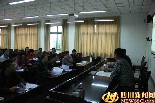 中共彭州市竹瓦九年制学校党支部召开双强六