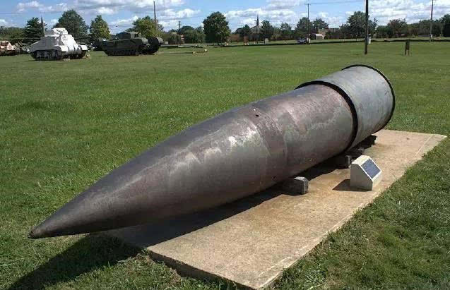二战德国黑科技 古斯塔夫超重型铁道炮,光看炮弹就惊呆了