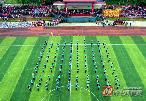 吴顺全 肖霄)4月27日,靖州县第35届中小学生田径运动会在县二中体育场