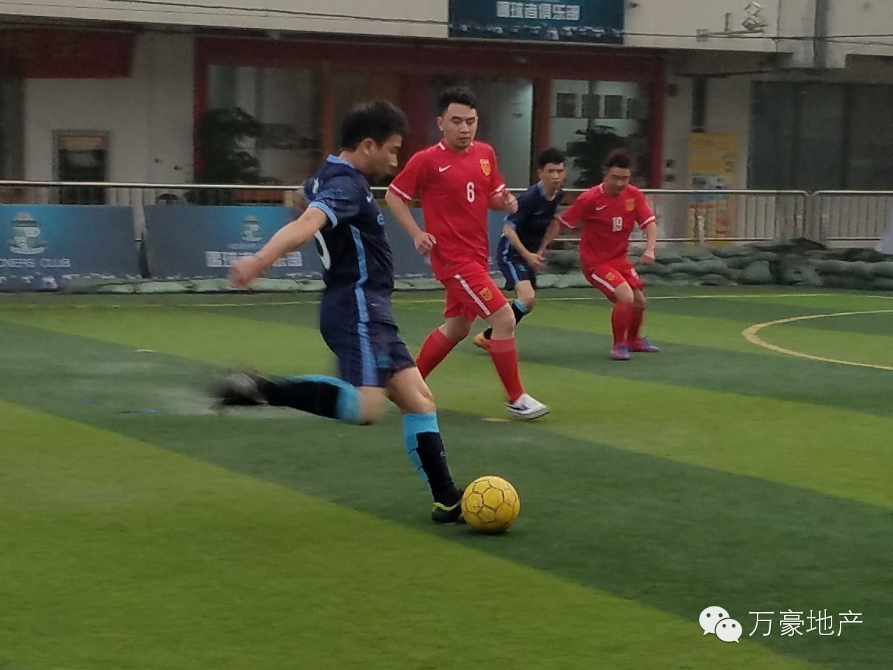 [万豪足球俱乐部]绿茵场上的激情奔跑,生命不息 运动