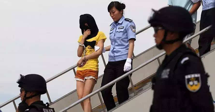 97名电信诈骗嫌犯从马来西亚被押解回国,台湾占了32人