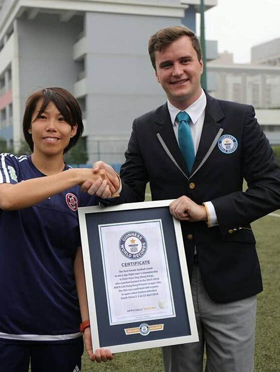 陈婉婷获吉尼斯认证:首位率男足夺冠的女教练
