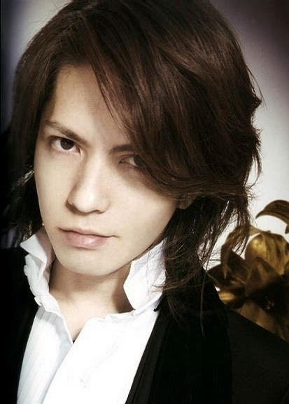 日本视觉系歌手gackt排名第三位.