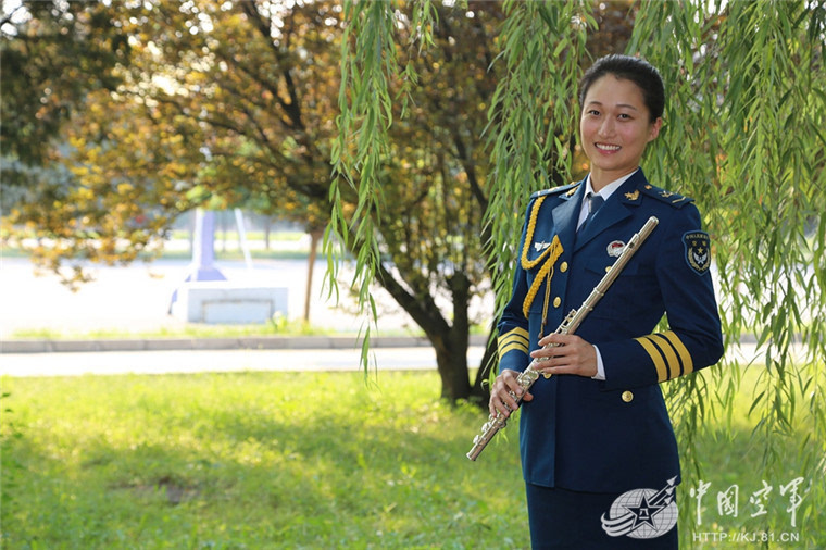 空军女子军乐队:军中红玫瑰 文艺轻骑兵