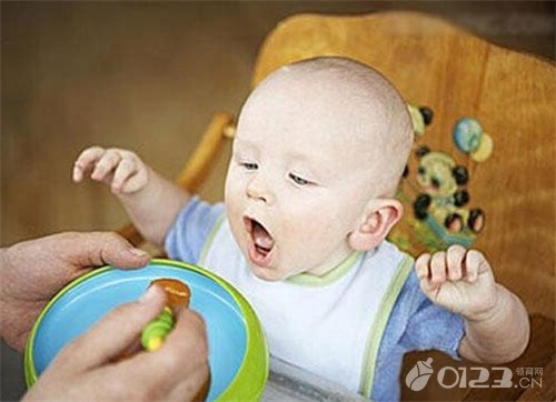 月宝宝辅食添加有讲究 四个月宝宝辅食食谱推