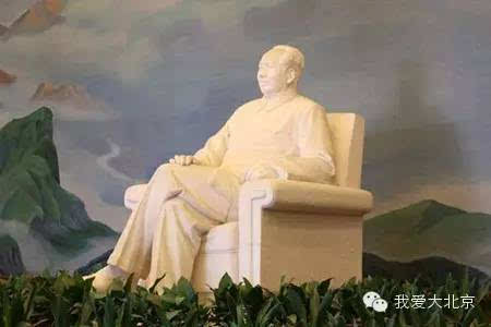 中央为何曾欲更换毛主席纪念堂中毛泽东坐像?