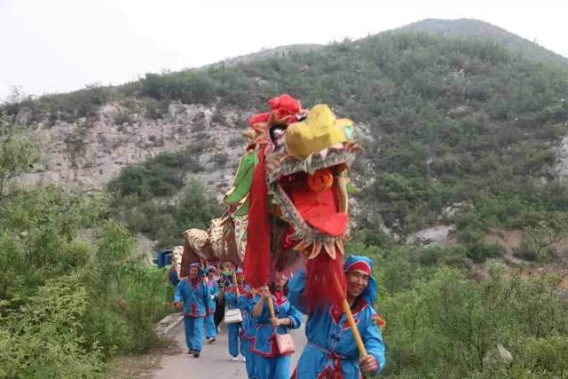 据说在很久以前的先秦年间,地处太行深处的井陉县长岗村,在村西头一个