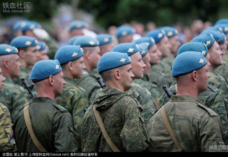 "顿涅茨克人民共和国"举行胜利日阅兵彩排