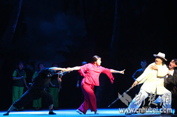 汉剧《红色娘子军》在汉演出 首次全国巡演拉开帷幕