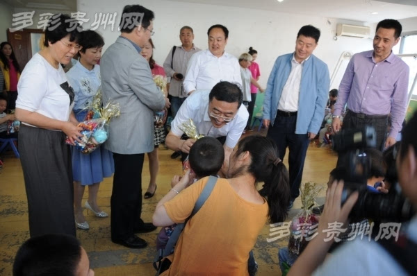 陈鸣明副省长走访慰问残疾儿童康复机构和困难