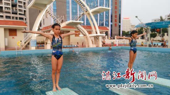 参赛运动员为33人,创历年市少年儿童跳水锦标赛的最低.