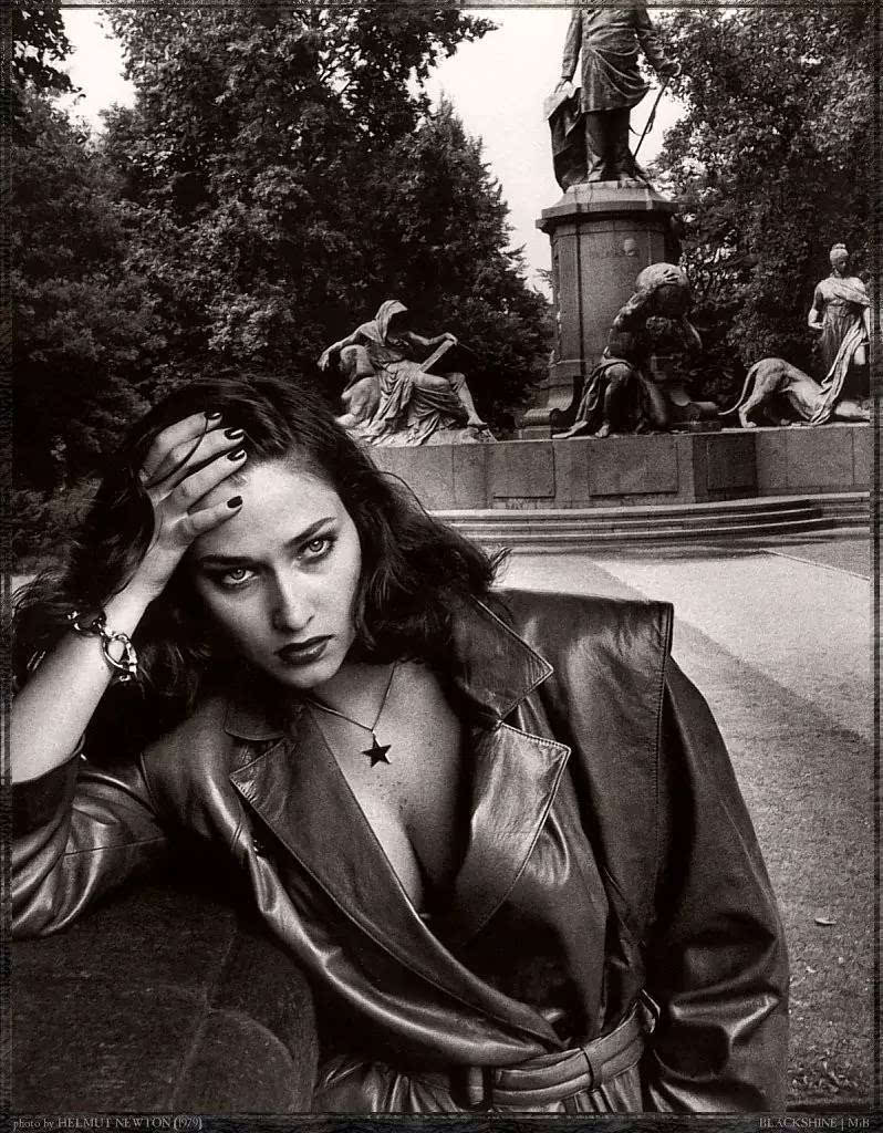 一半情色:helmut newton