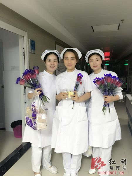 温暖护士节市第一中医院花赠白衣天使