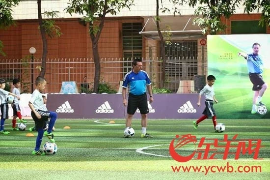 阿迪达斯首次在广州举行青少年足球训练活动