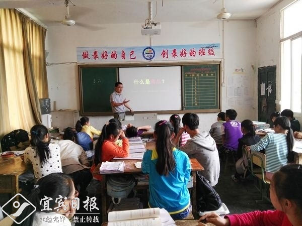 李场中学:开展禁毒教育主题班会活动