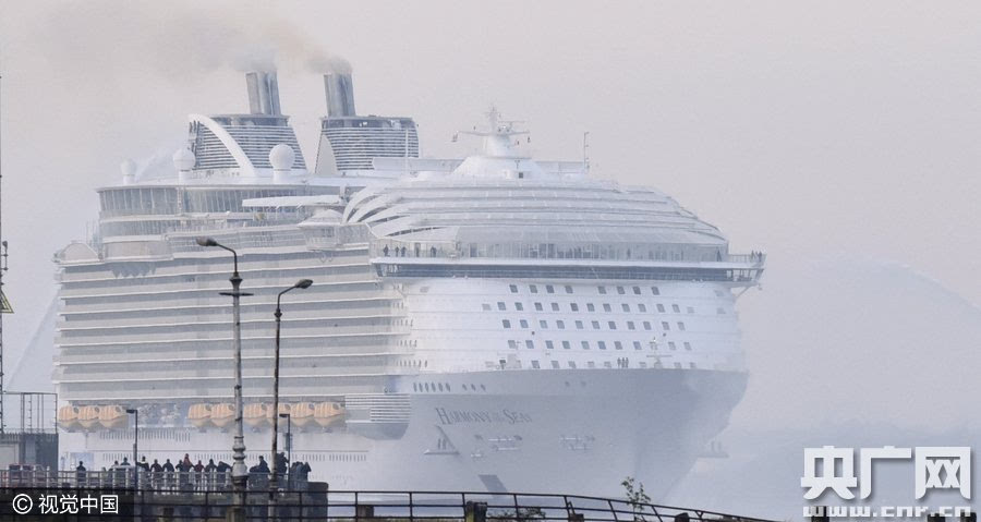 其它 正文  当地时间5月17日,英国南安普敦,全球最大邮轮"海洋和谐号"
