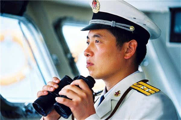 柏耀平任北海舰队副参谋长,系我军首届"飞行员舰长班"