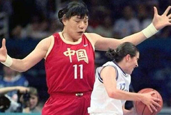 篮球场上的巨无霸 她是女版奥尼尔 带领中国女