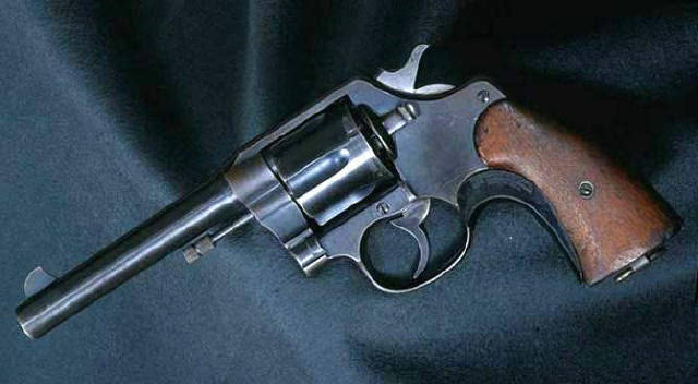 一百年前的经典枪械作品:美国柯尔特公司的m1917左轮手枪