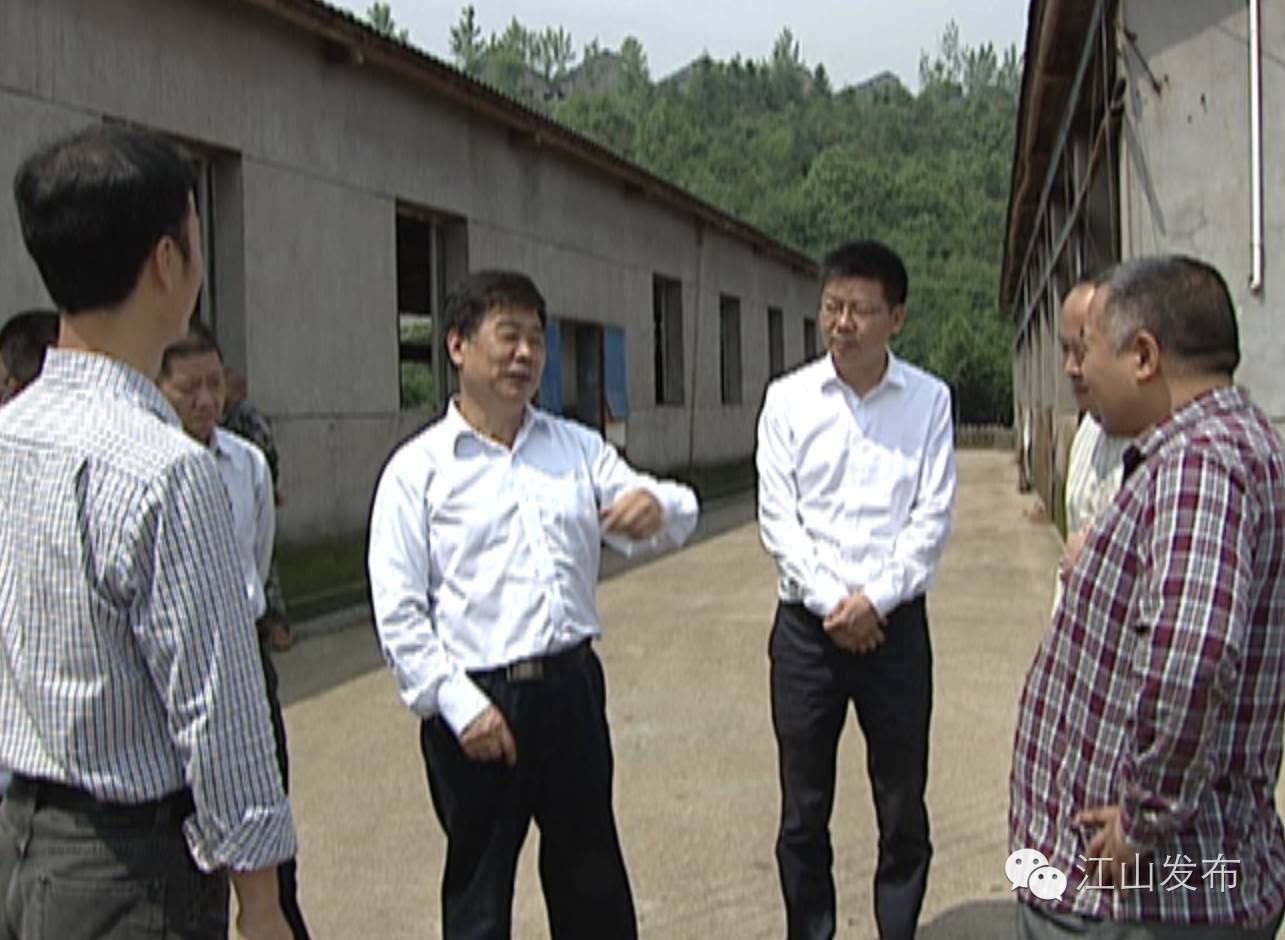 头条丨衢州市政协主席俞流传来江检查生猪养殖