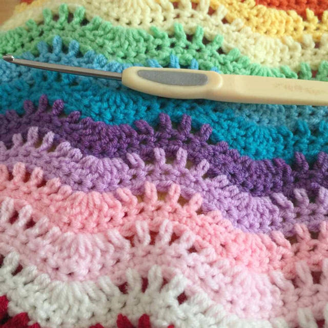小辛娜娜编织教程:波浪彩虹毯子图解,用线量及起针