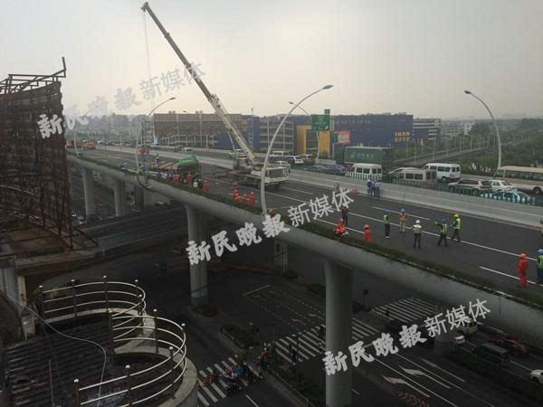 上海中环高架修复进展:桥面清障基本完毕