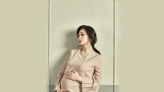 韩国美女明星全益玲孕期写真桌面壁纸