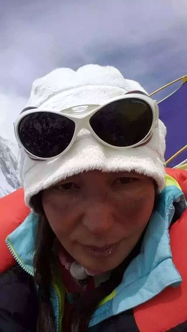 登上珠穆朗玛峰的新疆女人
