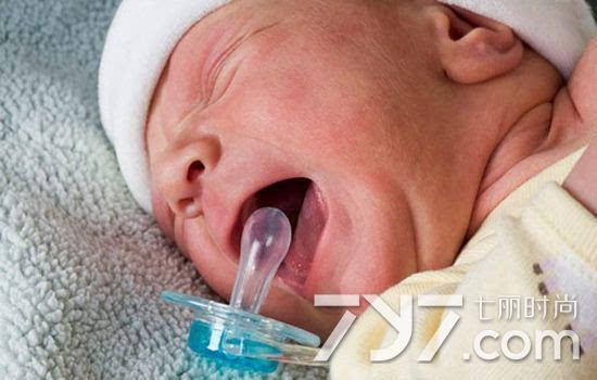 新生儿鼻子呼哧呼哧响还老打喷嚏是怎么回事-
