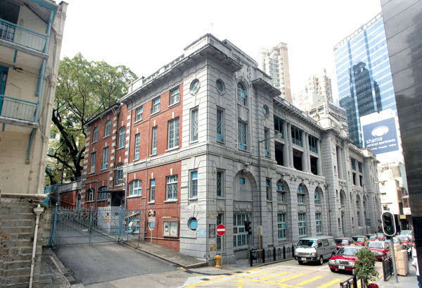 香港150年古建筑旧中区警署塌墙 原因待查