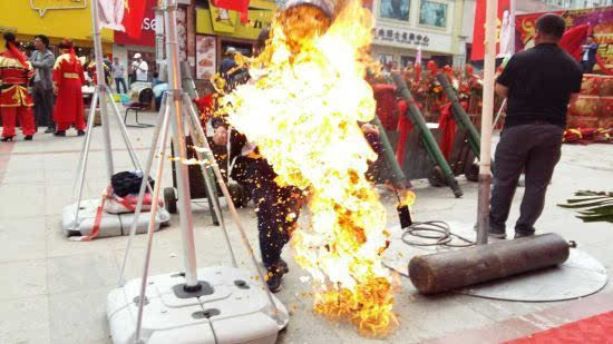 王苏)近日,七台河市山区步行一商家举行店庆点燃礼炮时发生意外事故