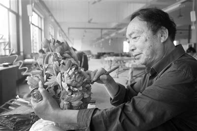 东阳木雕小镇创意创业园: 传统手工艺的传承与